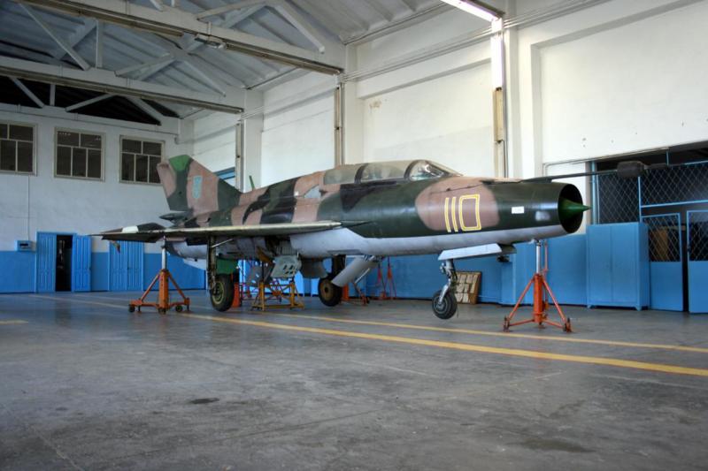 MiG-21UM_110_U