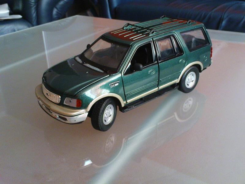Fém 1:24 Ford expedition