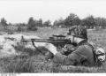 Bundesarchiv_Bild_146-1979-118-55,_Infanterist_mit_Sturmgewehr_44