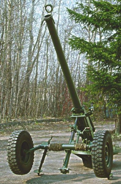 Nona-M1_2B23_semi-automatc_120mm_towed_mortar_tsniitochmash_Russia_Russian_defence_industry_IDEX_2001_003