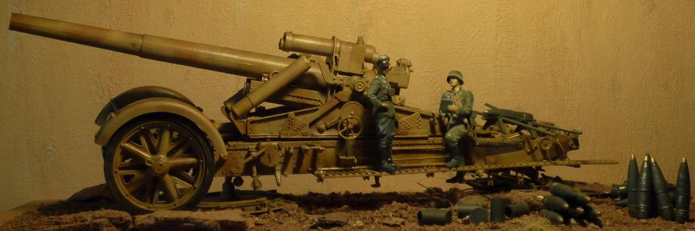 21cm-Moerser-18-Schweres-Artilleriebataillon-Normandie-1944-a22686904

Itt pedig jobb oldalt az SS katona mellett.