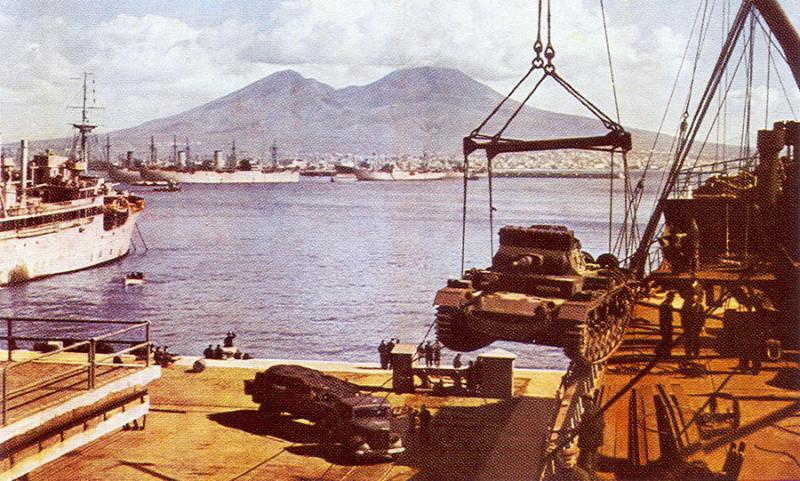 6-German-armour-being-unloaded-Tripoli-Feb-1941-01