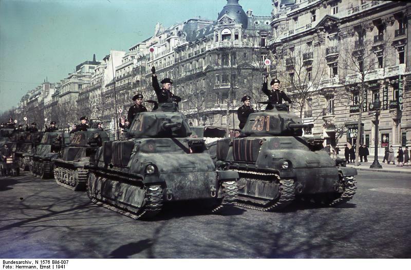 Paris,_Parade_deutscher_Panzer