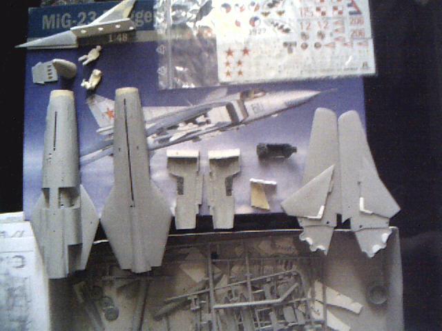 2000ft

1:48as Mig-23as erősen elkezdett +gyanta kabin ülés
