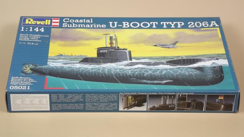Revell - 1-144 - U-boot - Festés kész állapotban, de pár kikötő bakot pótolni kell. - 2000 Ft