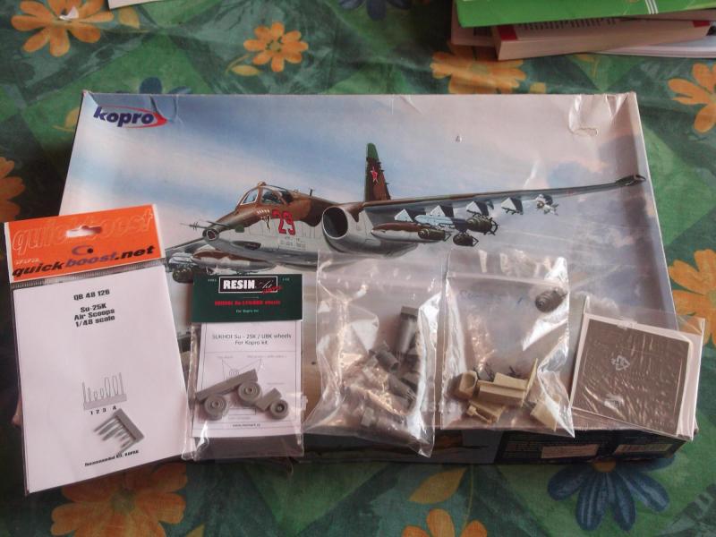 KoPro 1/48 Su-25K + Quickboost Su-25k airscoops + ResinArt Su-25 wheels + Su-25 gyanta kabin + 4db B-8M rakétablokk + Eduard Su-25 maszk

9.000,-