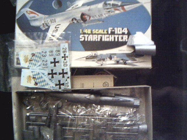F-104

1:48as a svanc elkezdve és egy szép matrica van vele 3500ft