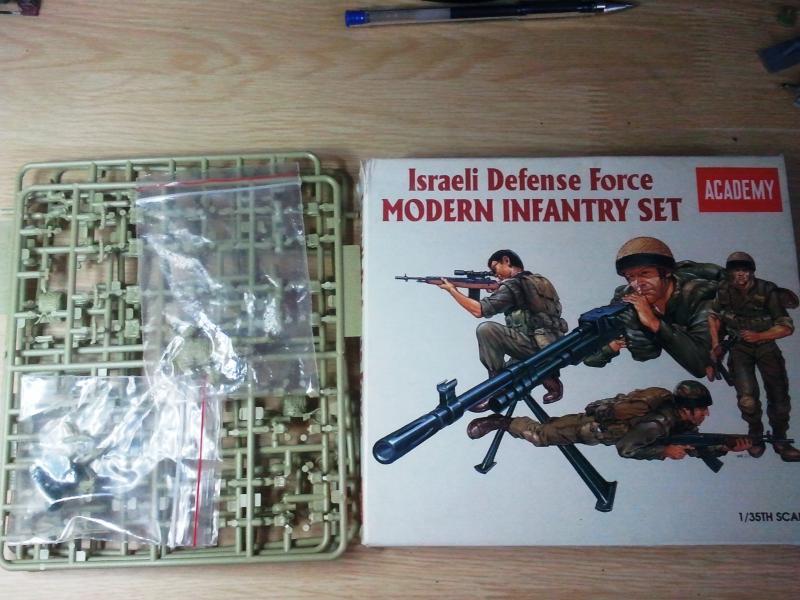 IDF Modern Infantry

Két figura leválasztva, ebből egy részlegesen összerakva, alapozva 1:35