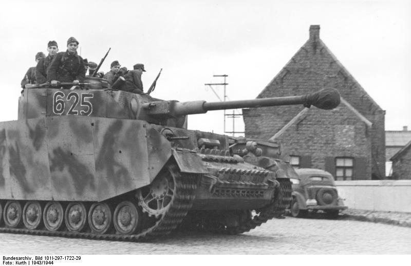 Bundesarchiv_Bild_101I-297-1722-29,_Im_Westen,_Panzer_IV