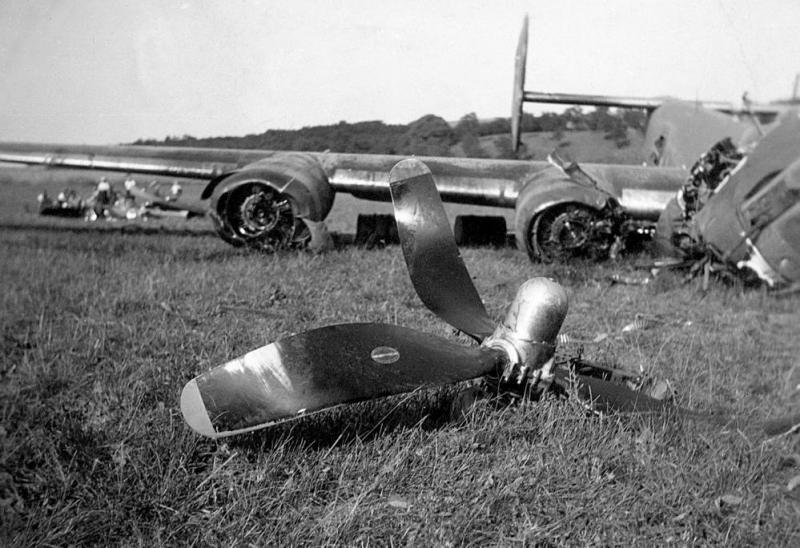 B-24H Liberator USA bombázógép roncsa Nagyberki mellett. A légvédelem rongálta meg 1944. július 7-én. 3