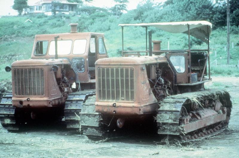 Soviet-built_bulldozers T-100.JPEG