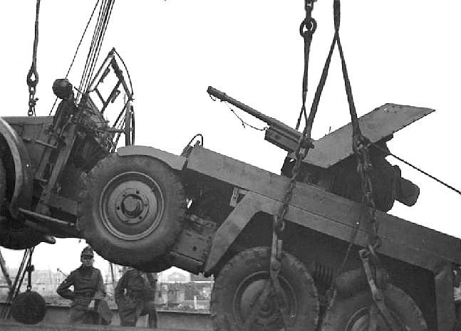 Krupp-Protze-With-Mounter-3_7cm-Pak36-37-2