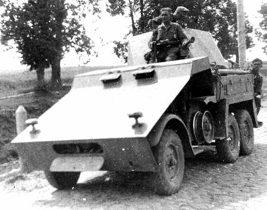 Krupp-Protze-With-Mounter-3_7cm-Pak36-37-16