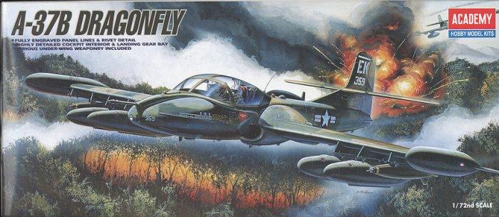 A-37 Dragonfly 1-72-es  - 2000