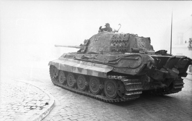 Bundesarchiv_Bild_101I-680-8282A-03A,_Budapest,_Panzer_VI_(Tiger_II,_Königstiger)