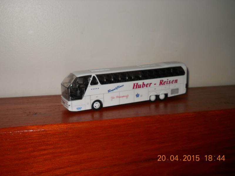 H0 Rietze Neoplan Starliner N516.3, 4000 Ft.Doboza hiányzik,de a tükrök még nincsenek ráragasztva,mindössze panelezve lett...új állapotú.