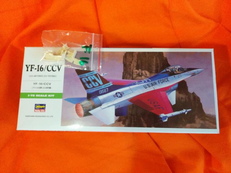 YF-16_CCV_Hasegawa_1-72_+_gyanta_kabin_6990Ft