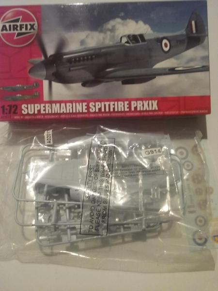 airfix spitfire  1:72 2500ft