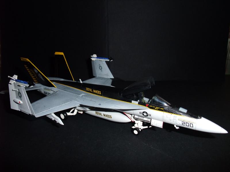 1/72 FA-18E Super Hornet (Royal Maces VFA-27) kész makett

10000.-