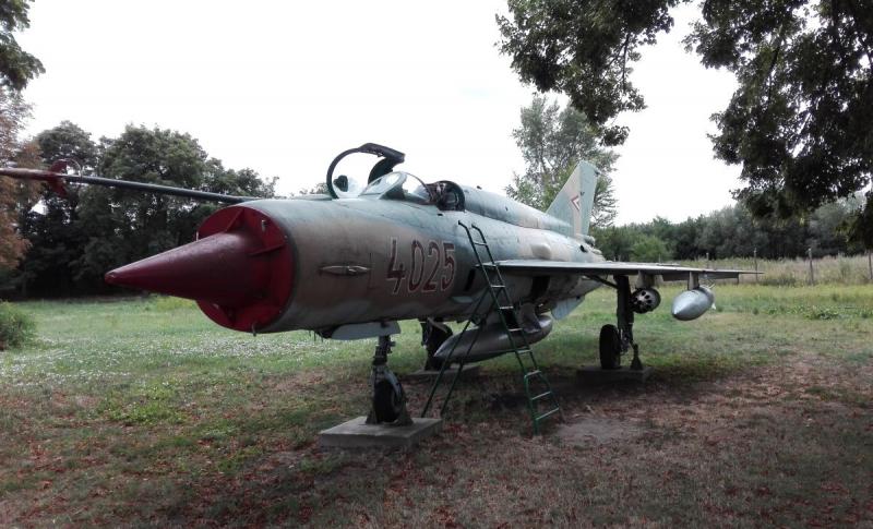 MiG-21 4025 001