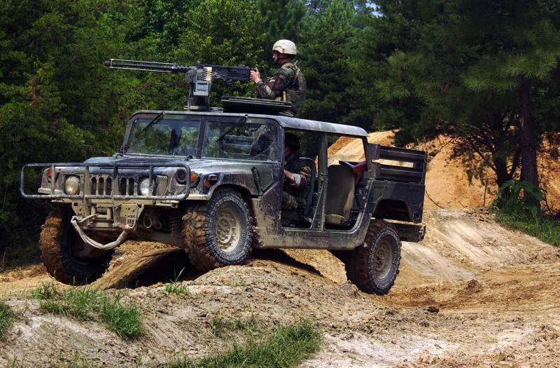 US_Navy_030822-N-3642E-002_U.S._Navy_SEALs_(Sea,_Air,_Land)_receive_tactical_mobility_training