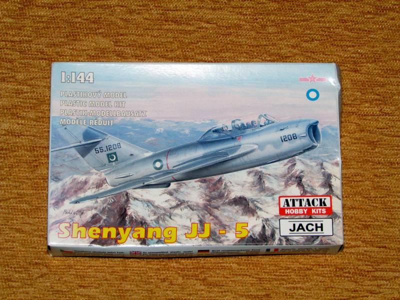 Attack 1_144 Shenyang JJ-5 1.500.-