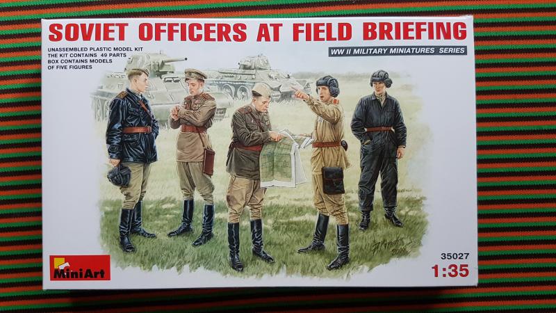 MiniArt 35027 Soviet Officers at Field Briefing  1500.- Ft