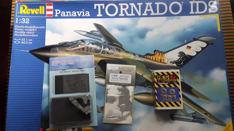 Revell 04700 Tornado IDS     12,000.- Ft