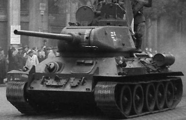 T-34 (1956  fortepan_23698)