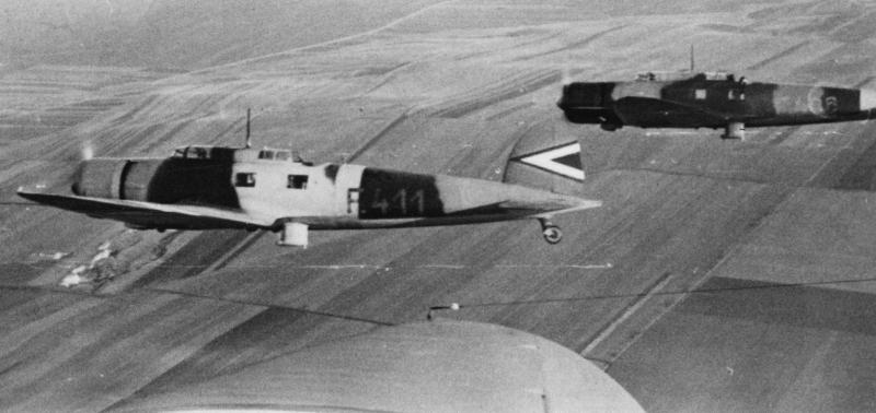 Heinkel-He-70-F-411+F-406