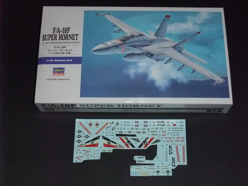 1/72 Hasegawa F/A-18F Super Hornet Néhány alkatrész leválasztva és a matrica hiányos ; 4500.-

4500.-