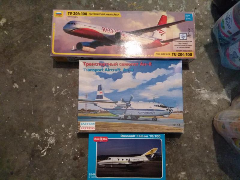 Tu-204 5000Ft,An-8 5000Ft,Falcon 2000Ft csak az egyik van a dobozban