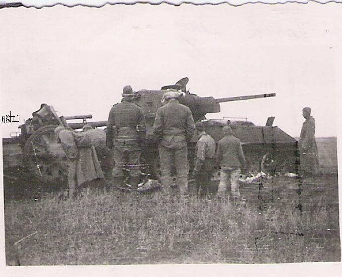 Kuriozní snímky T34-76 vs. německá 105.leFh. Rusko 1942