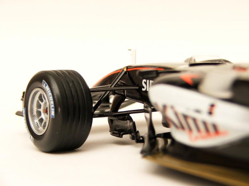 MP4-20_9