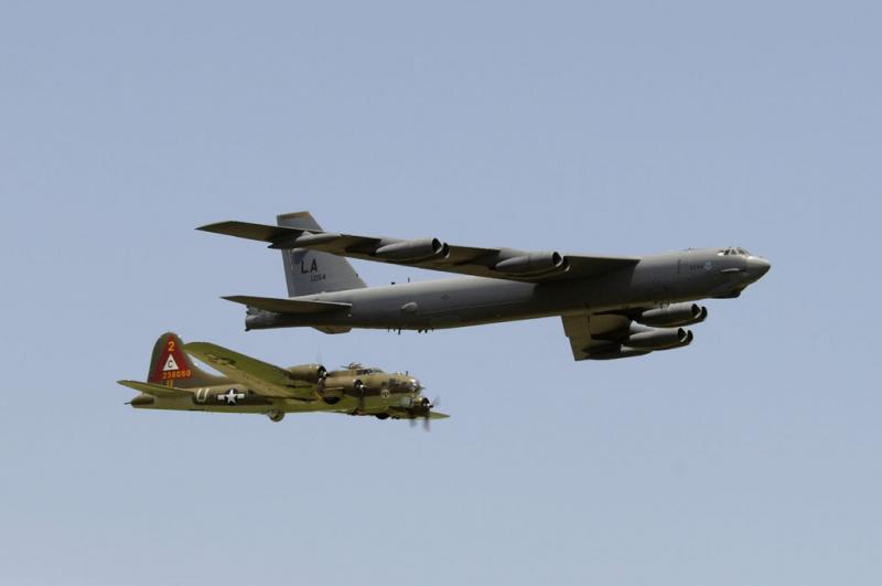 B-17G Flying Fortress and a B-52H Stratofortress