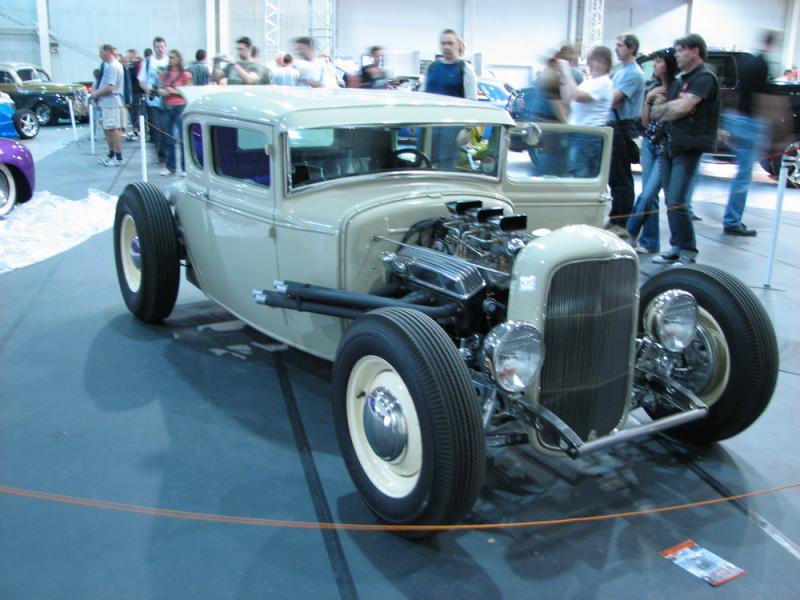 klasszikus Hot Rod

ezt egy Angol csapat hozta, egy tipikus Hot Rod. gyönyörü.