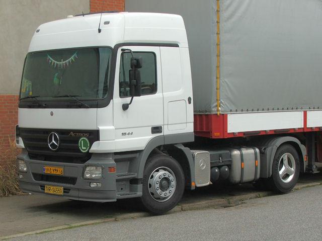 MB-Actros-MP2-1844-weiss-MN-240107-02-IR