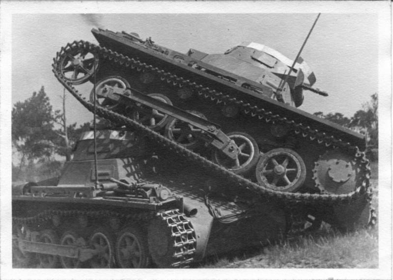 Panzer+I+Ausf.A+und+Ausf.+B.jpeg