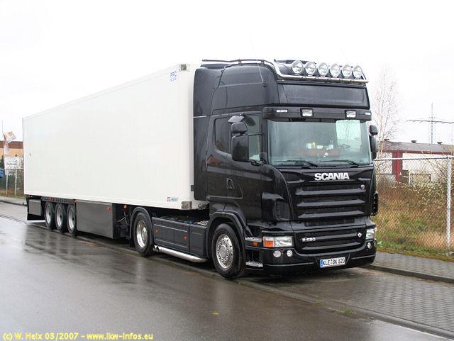 Scania-R-620-schwarz-180307-02