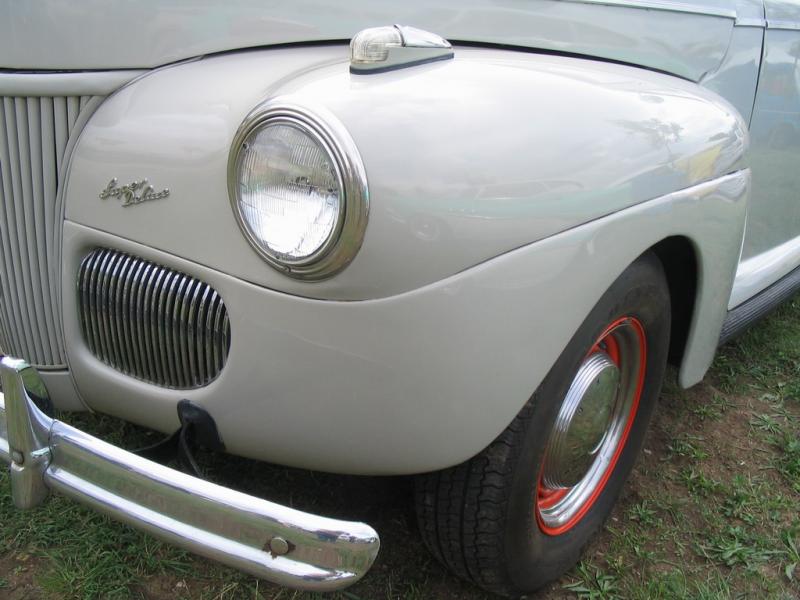 Ford Super Deluxe Sedan - 1941