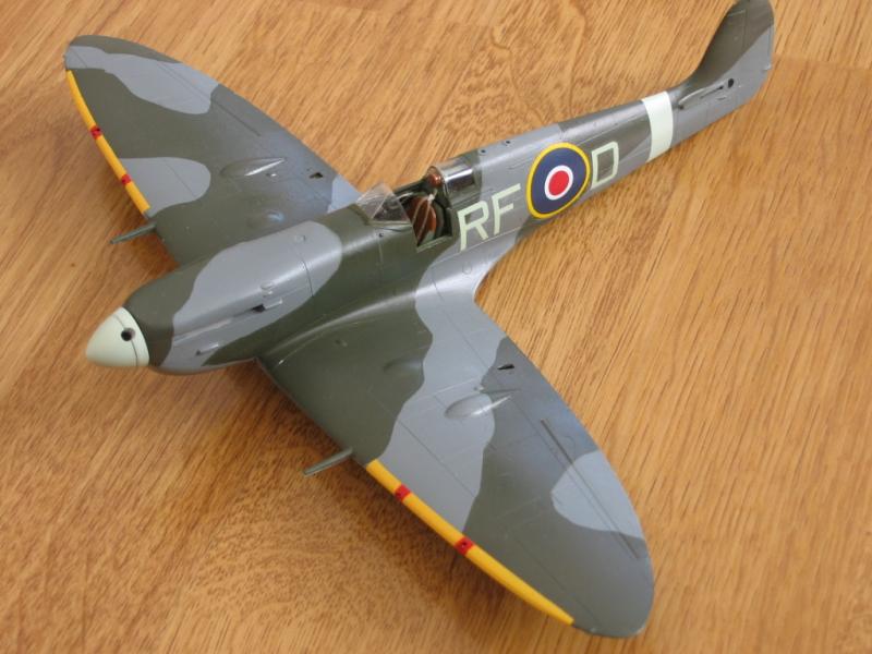 Hasegawa Spitfire Mk.V 1/48

Techmod matrica, valami gyanta kabin (nem emlékszem a gyártóra), némi Eduard rézzel megtámogatva. (az orrkúp még nincs összeragasztva)