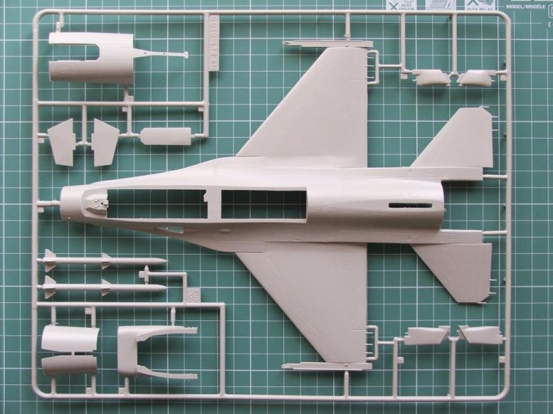 Italeri F-16B&D Viper_04