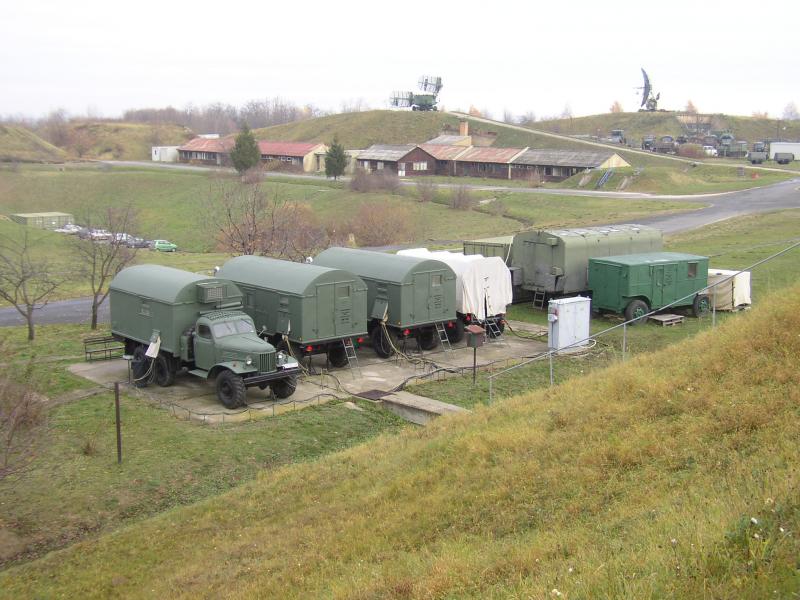 Zil-157

Még használatban levő Zil-157-es teherautó Kupon. A P-37-es radarokhoz tartoznak.