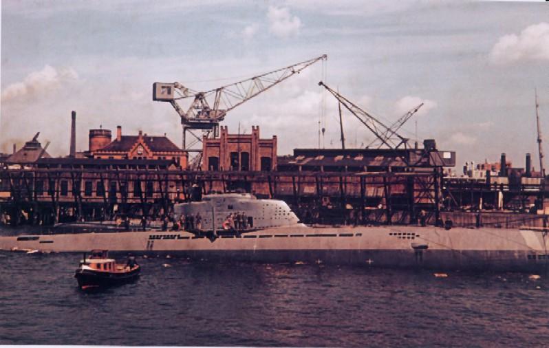 WWII_type_xxi_u-boat_built_by_blohm_und_voss