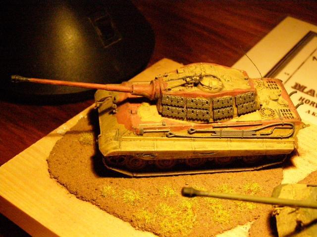 Revell No.03129

Sd.Kfz. 182 Tiger II. ausf. B Henschel
Magyarország 1945 március