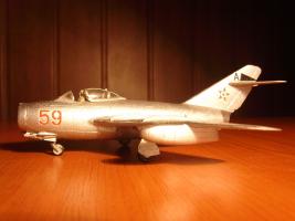 MiG-15 "hibrid"
(Miggyuri)