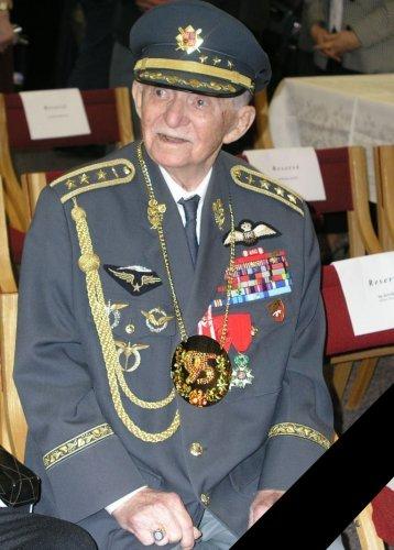 95. születésnapján 