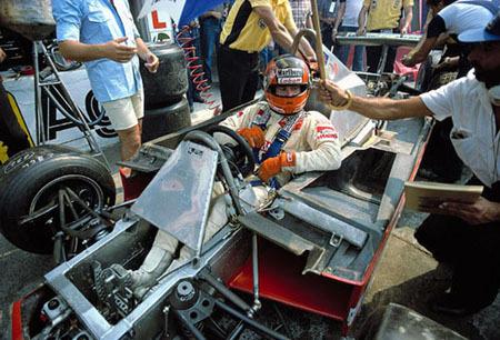 1979-Villeneuve-cockpit