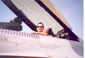me in f16 cockpit

2002 Hradec Králové
Aviano Parancsnoki Paripa
(Buzzards F-16C,Block40)