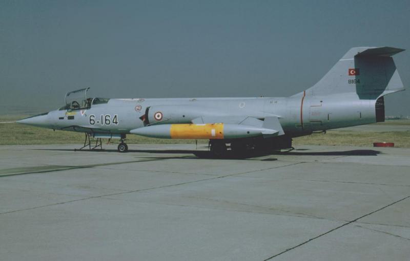 104wT164

Török F-104 a magyar kísérleti fals kabinhoz hasonlóval.